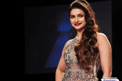 Bollywood Actresses Sashyed Down The Ramp At Lakme Fashion Week ...