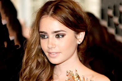 Lily Collins Wallpaper HD Download.jpg