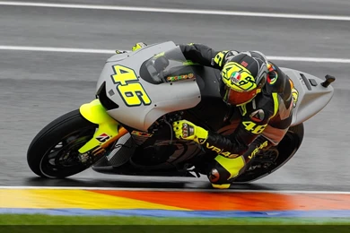 Valentino Rossi Yamaha 2013 Wallpaper HD.jpg