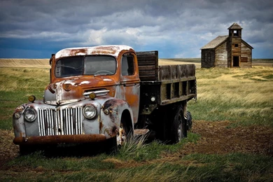OLD LORRY WALLPAPER   (