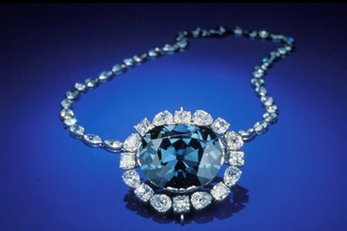 BEAUTY AND FASHION: BLUE DIAMOND NECKLACE