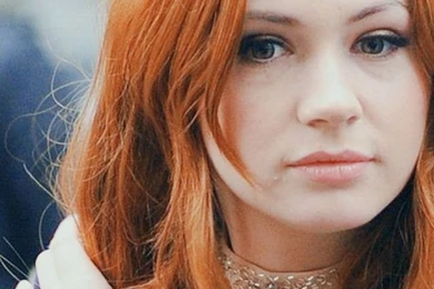 640x960 Beautiful Redhead Karen Gillan Iphone 4 Wallpapers