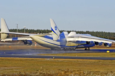 Huge Cargo Antonov An 225 Just Touchdown