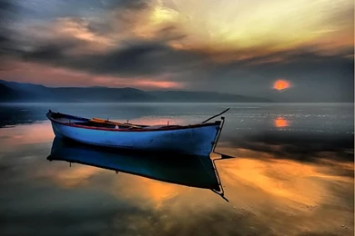 BLUE BOAT WALLPAPER   (