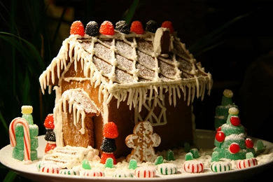 Download Free Christmas Gingerbread House HD Wallpaper Images