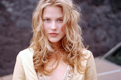Hollywood Actress Wallpaper: Ali Larter Wallpapers Free Download
