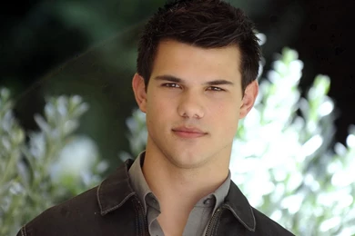 Taylor Lautner Iphone Wallpapers