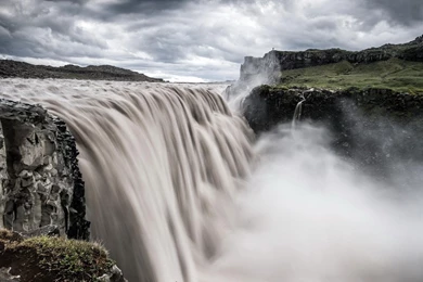 Powerful Waterfall Over Rock Ledge >> HD Wallpaper, Get It Now!
