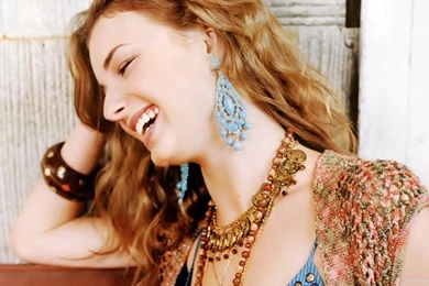 Emily VanCamp Laughing Photoshoot Wallpaper HD.jpg