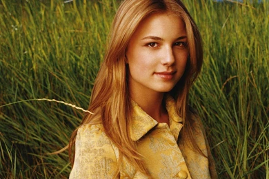 Emily   Emily VanCamp Wallpapers (9007944)   Fanpop