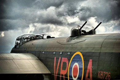 File:A Gun Turret On A Restored WW2 Lancaster Bomber  c.jpg ...
