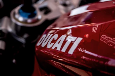 Ducati logo 23549 2560x1600.jpg