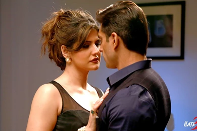 Zarine khan and karan singh grover in hate story 3 HD.jpg