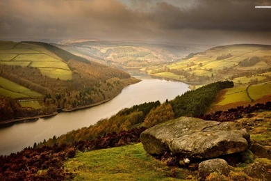 River Between The Hills Wallpapers