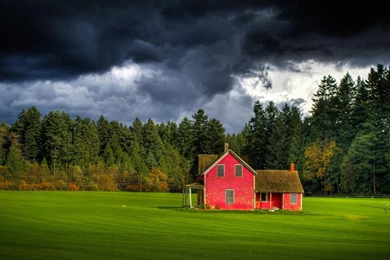 Red Farmhouse In Fort Langley British Columboa (