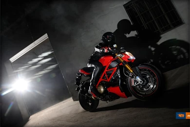 2011 Ducati Streetfighter S Wallpapers   Mbike.com