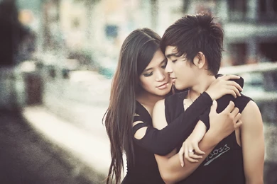 Teenager Couple Hug And Romantic Mood Wallpapers