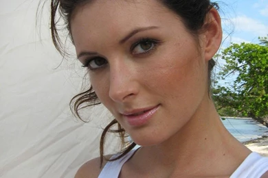 April bowlby wallpaper b4a3ea8e7850e35ce1c0ecc279e344de large 399677.jpg