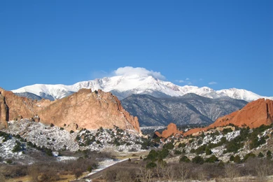 File:Pikes Peak From The Garden Of The Gods.jpg   Wikimedia Commons