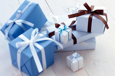 Birthday_Wallpapers_eight_gift_boxes.jpg