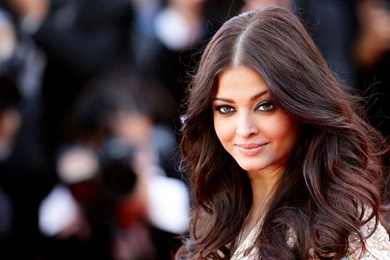 Beautiful Aishwarya Rai Bachchan Wallpaper.jpg