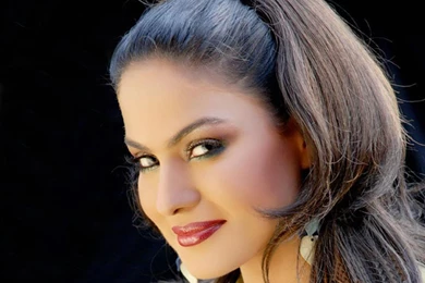 Pakistani Models Veena Malik Cute Smile Hd Wallpapers