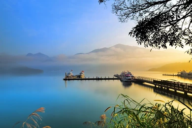 Golden Sun Rising To Warm Up The Foggy Lake Wallpapers   Nature ...