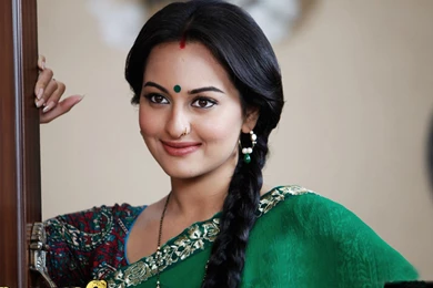 Sonakshi Sinha In Green Sarees Hd Wallpapers