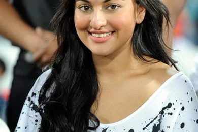 Sonakshi Sinha Latest Wallpapers   Image Wallpapers
