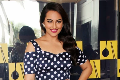 Pretty Sonakshi Sinha Latest Wallpapers   New Hd WallpaperNew Hd ...