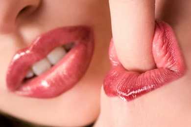 Create Postcard Wallpaper:Hot Red Lips Wallpapers