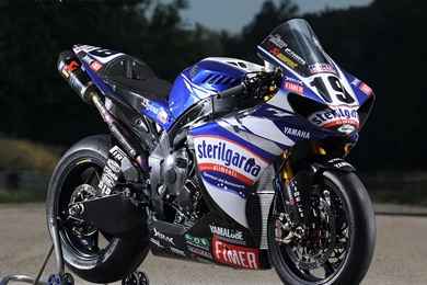Yamaha R1 Superbike Wallpapers