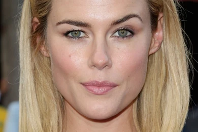 1156x1400px Rachael Taylor 199.01 KB