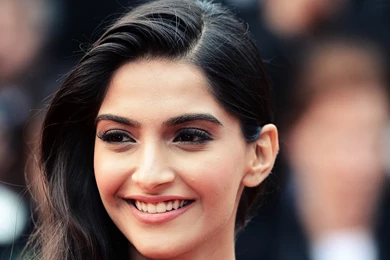 Real Beauty Sonam Kapoor Wallpapers