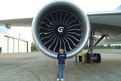 Boeing 777 300ER Engine To Man Ratio Wallpapers 905