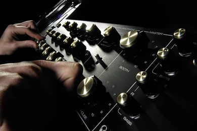 Console dj_00427714.jpg