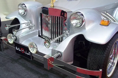 Bentley: Old Lady Car Headlight Oldies Automobile 100 0049 Desktop ...