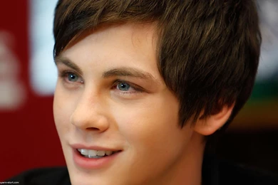 Logan Lerman   1641541