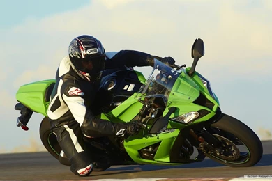Free Wallpapers   Free Auto Wallpapers   Kawasaki Ninja ZX 10R 201 ...