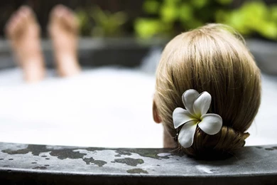 Download Wallpapers 3840x2160 Girl, Hair, Bath, Foam, Flower 4K ...