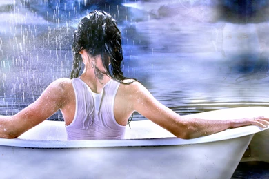 Download Wallpapers 3840x2400 Girl, Spin, Bath, Shirt, Wet, Water ...