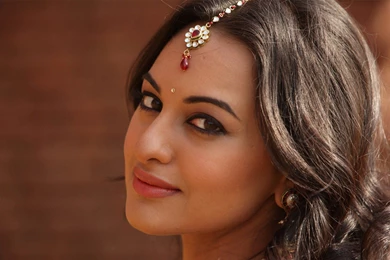 Famous HD Wallpapers Of Sonakshi Sinha Bollywood Heroine