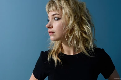 Imogen Poots Side Profile Wallpapers Wallpapers For iPhone 3G/3GS