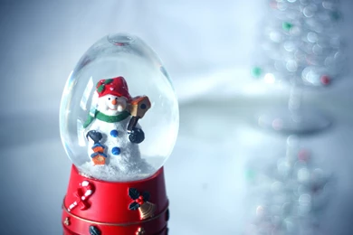 Snowman In A Glass Sphere Wallpapers And Images   Wallpapers ...