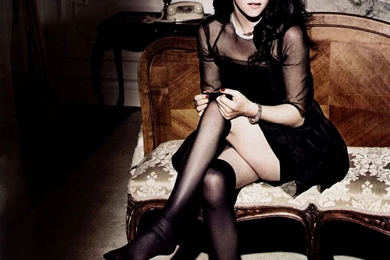 Who's Hotter: Emma Watson Vs. Kristen Stewart