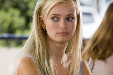Sara Paxton Movies   Wallpaper.