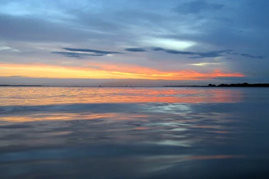 1440x900 SunDown In Water Desktop PC And Mac Wallpapers