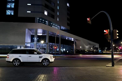 Land Rover At A Traffic Light Wallpapers And Images   Wallpapers ...