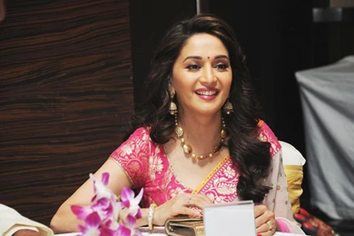 Madhuri Dixit Mobile Phone Wallpapers