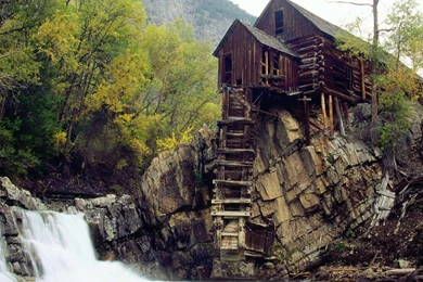 LITTLE CABIN IN THE MOUNTAINS WALLPAPER   (